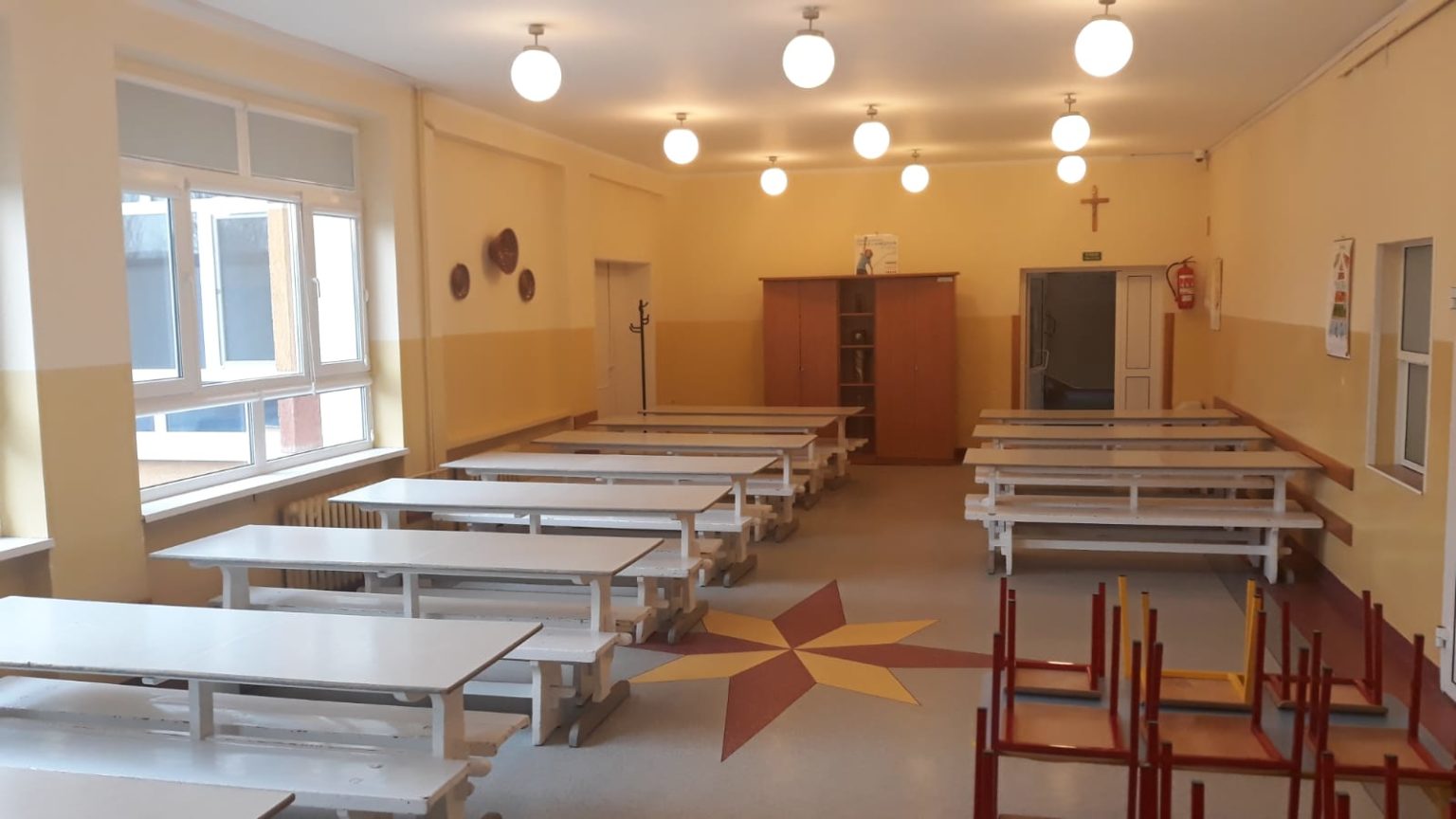 Szkoła Podstawowa Nr 2 W Kartuzach Stołówka szkolna w Szkole Podstawowej Nr 2 w Kartuzach – Pracownia GrubaART